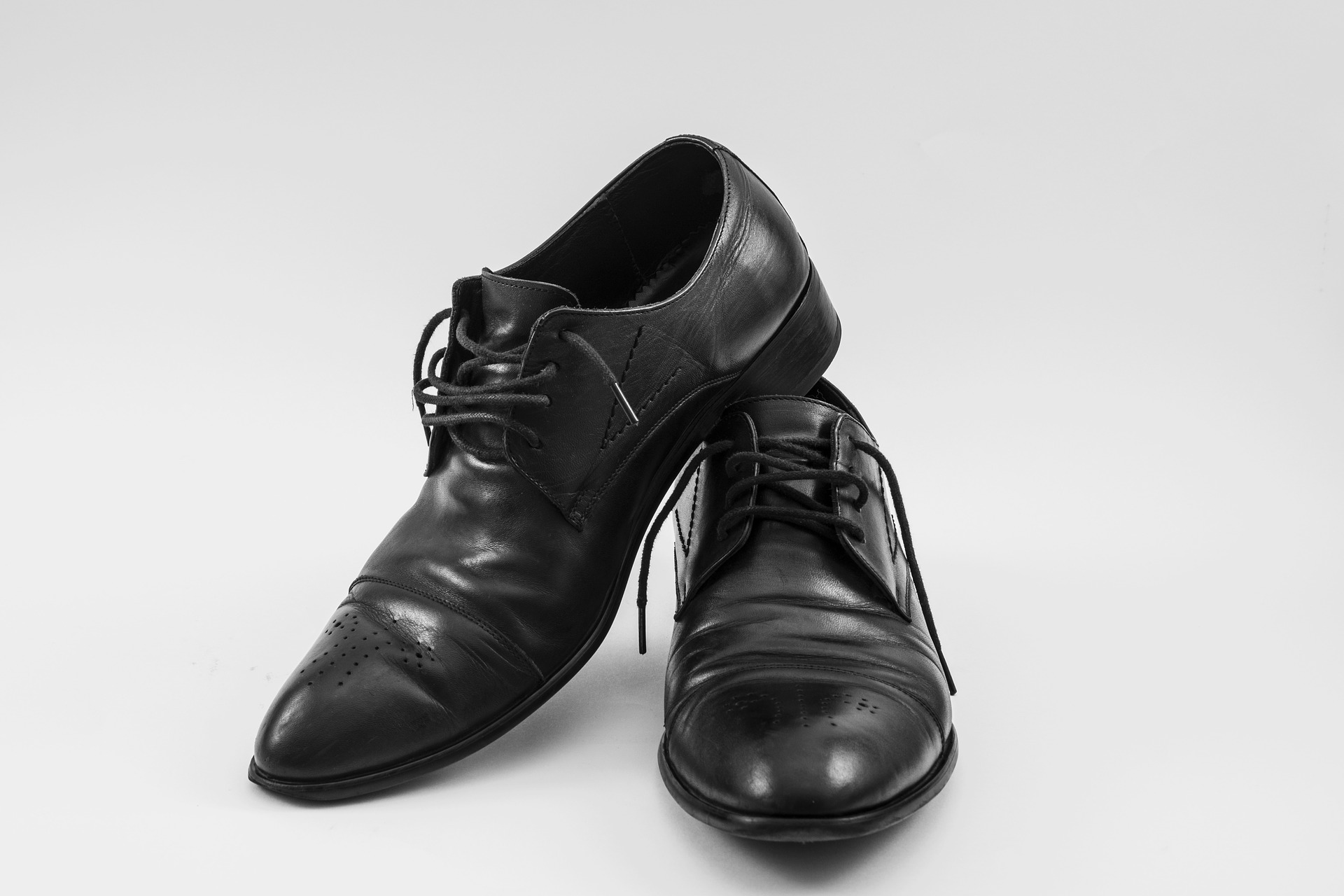 Черные кожаные. Black Leather Shoes. Украла мужские туфли. Ботинки хулиганы. Обувь его.